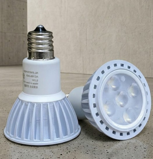 楽天で購入した観葉植物専用育成ライトPlantsNEXLIGHT（プランツネクスライト）のLED電球。